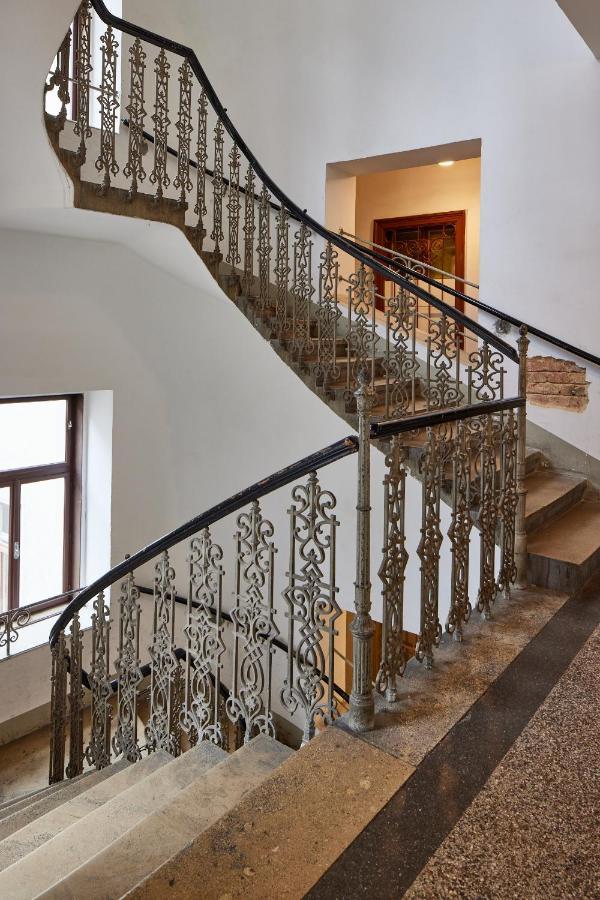 Beautiful Restored - Close To Metro - II Виена Екстериор снимка